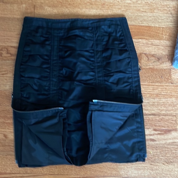 Nanette Lepore Skirt Black Ruched Lined Side Zippers Great Design Sz 8 PERFECT - Picture 4 of 8
